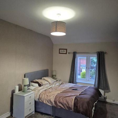 Accomadation Wrexham Ngoại thất bức ảnh