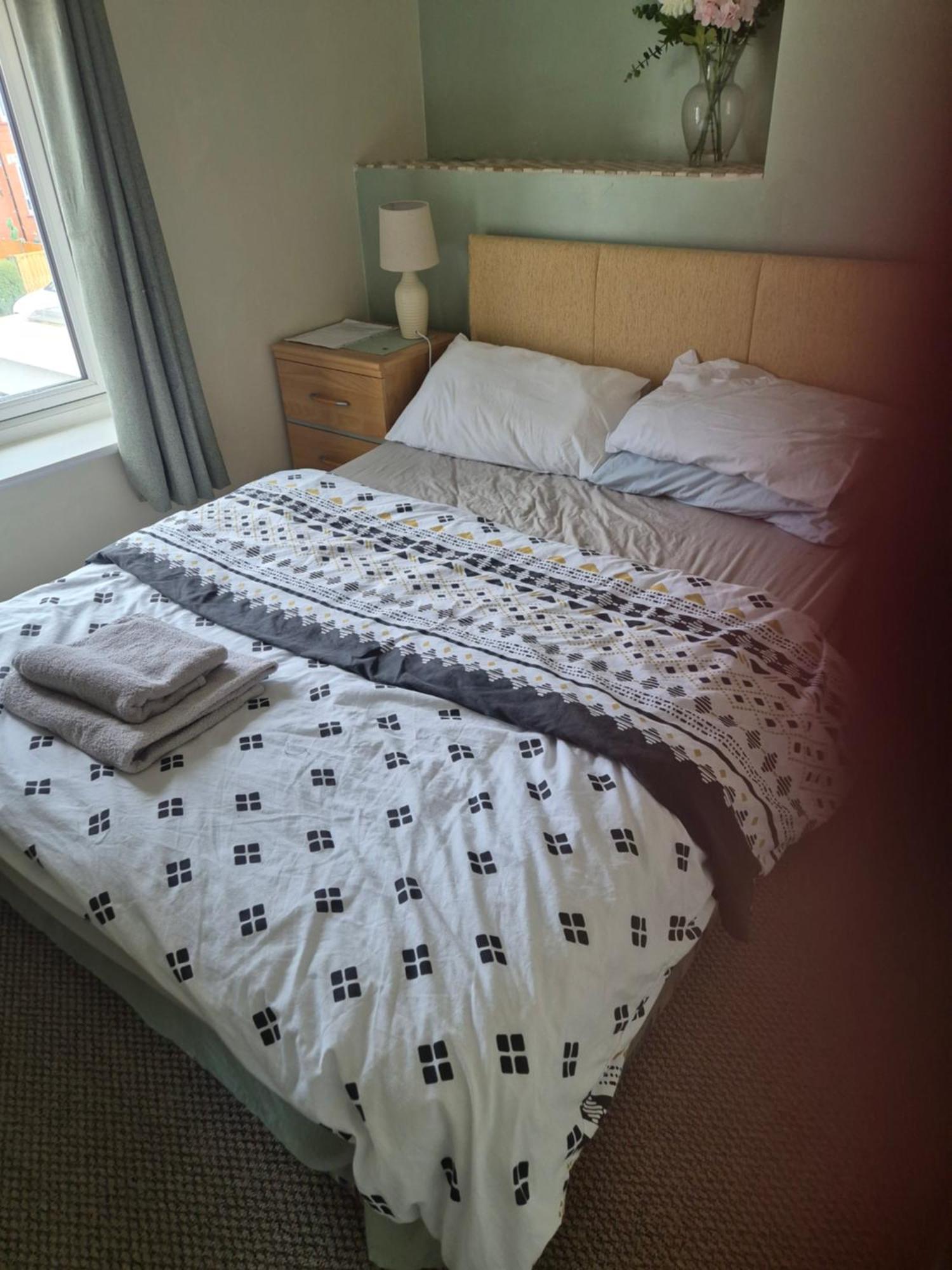 Accomadation Wrexham Ngoại thất bức ảnh