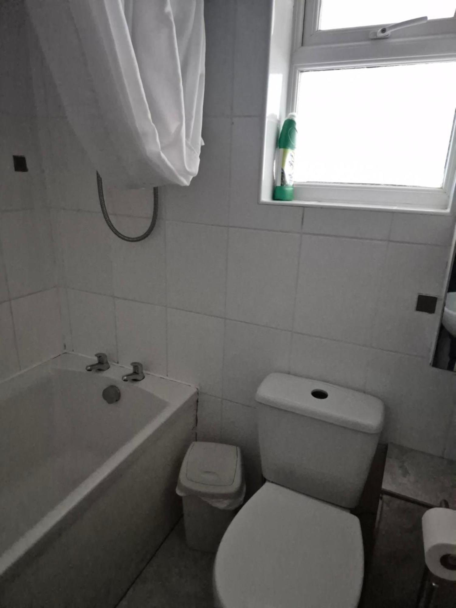 Accomadation Wrexham Ngoại thất bức ảnh