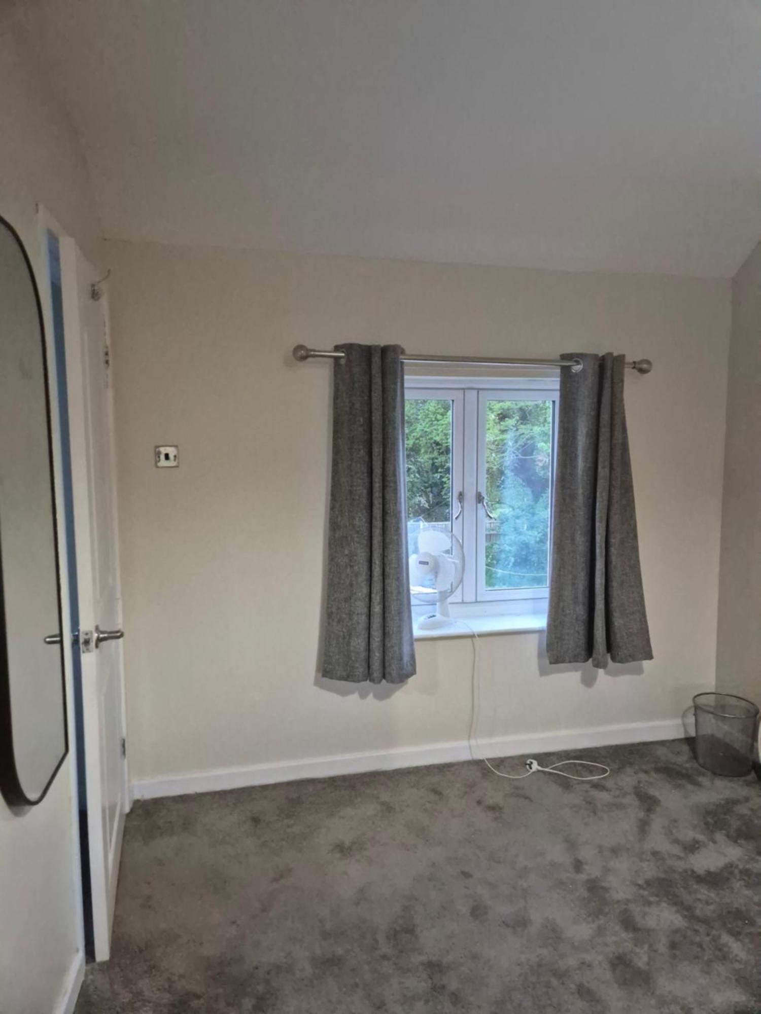Accomadation Wrexham Ngoại thất bức ảnh