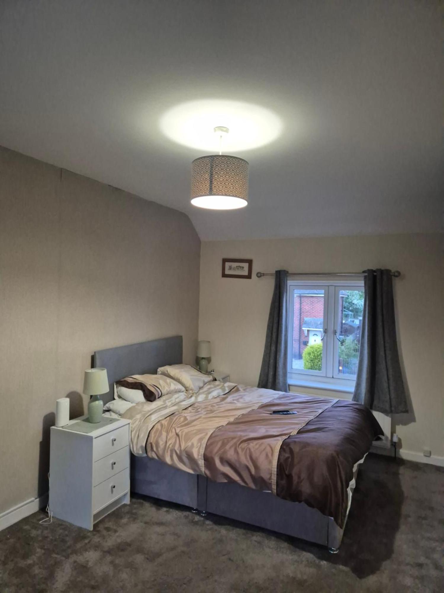 Accomadation Wrexham Ngoại thất bức ảnh