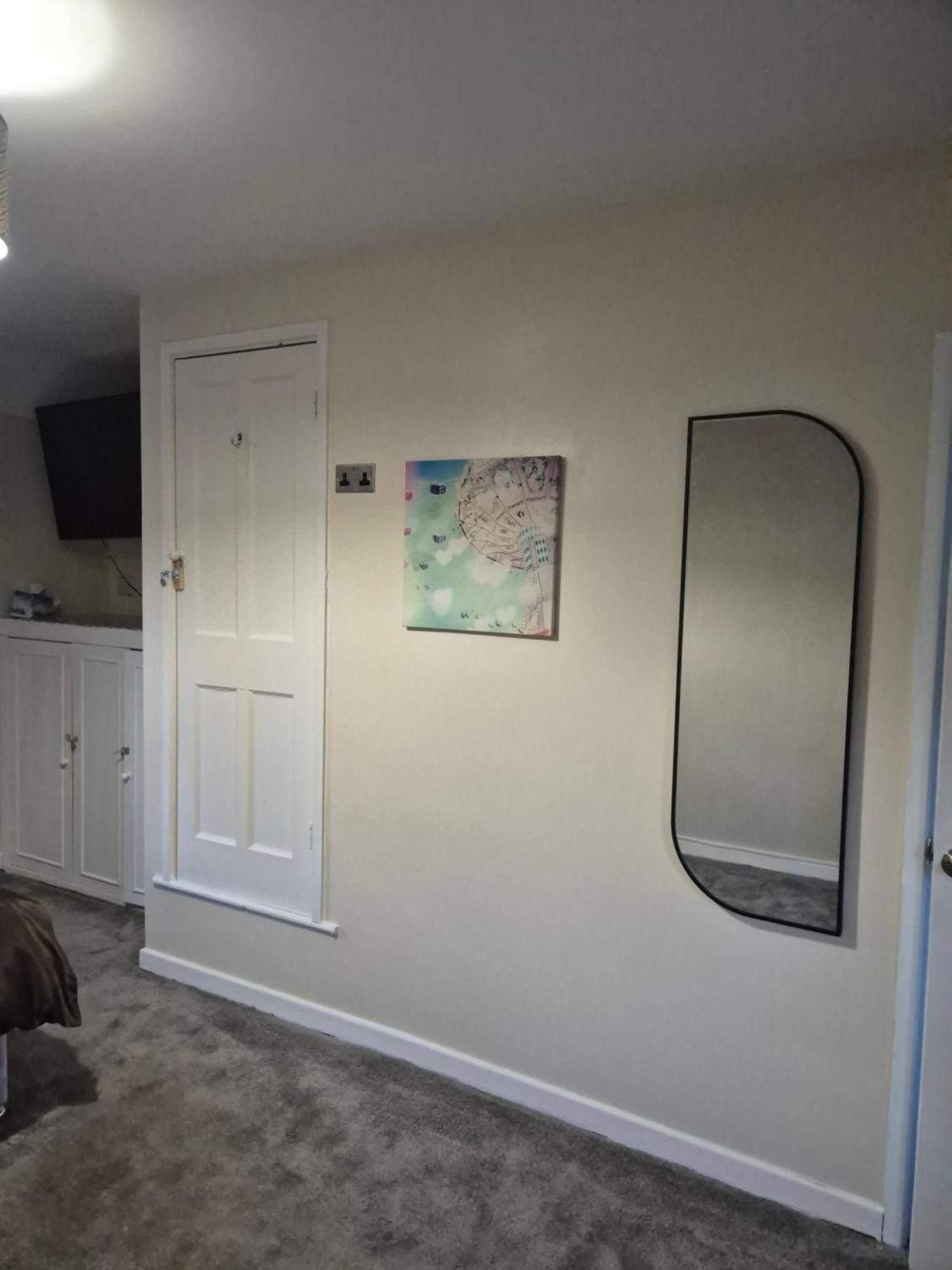 Accomadation Wrexham Ngoại thất bức ảnh
