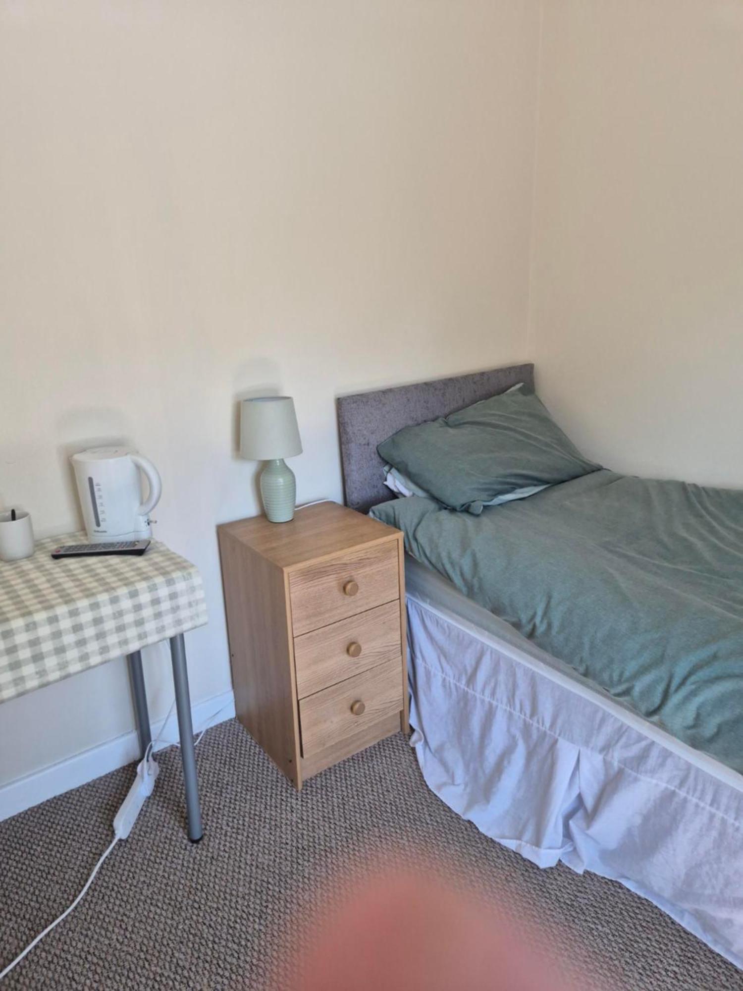 Accomadation Wrexham Ngoại thất bức ảnh
